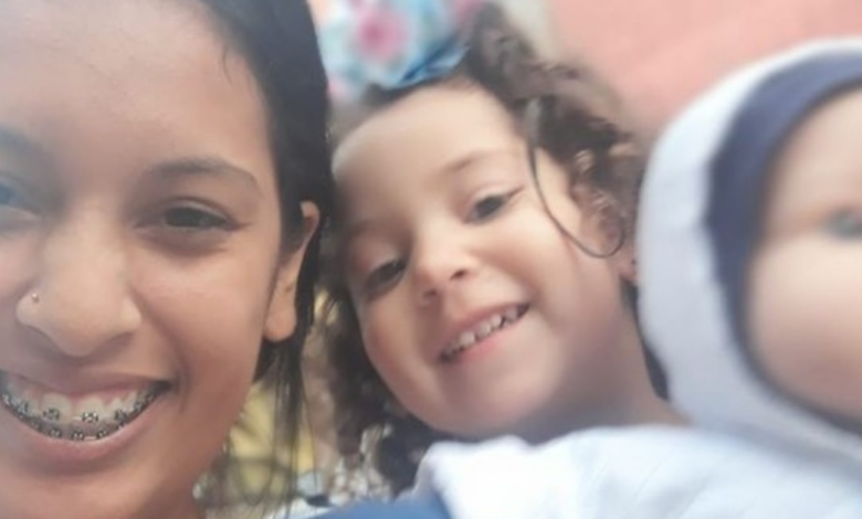 Mãe posta foto ao lado de filha que penumonia matou.